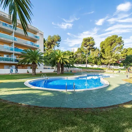 Martin Y Rose En Apartamento Salou